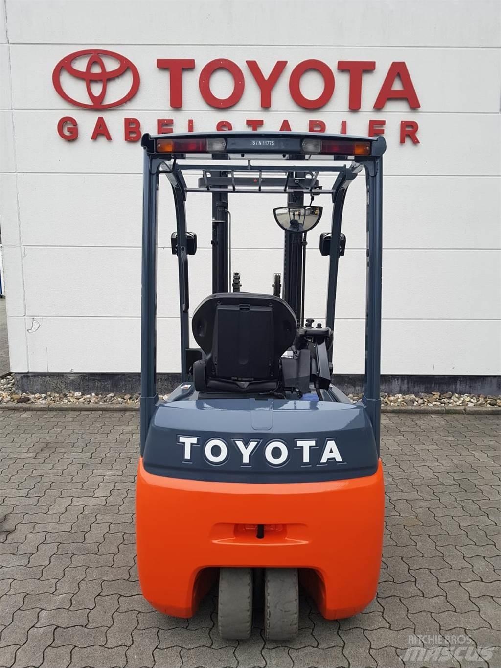 Toyota 8FBEKT18 电动叉车