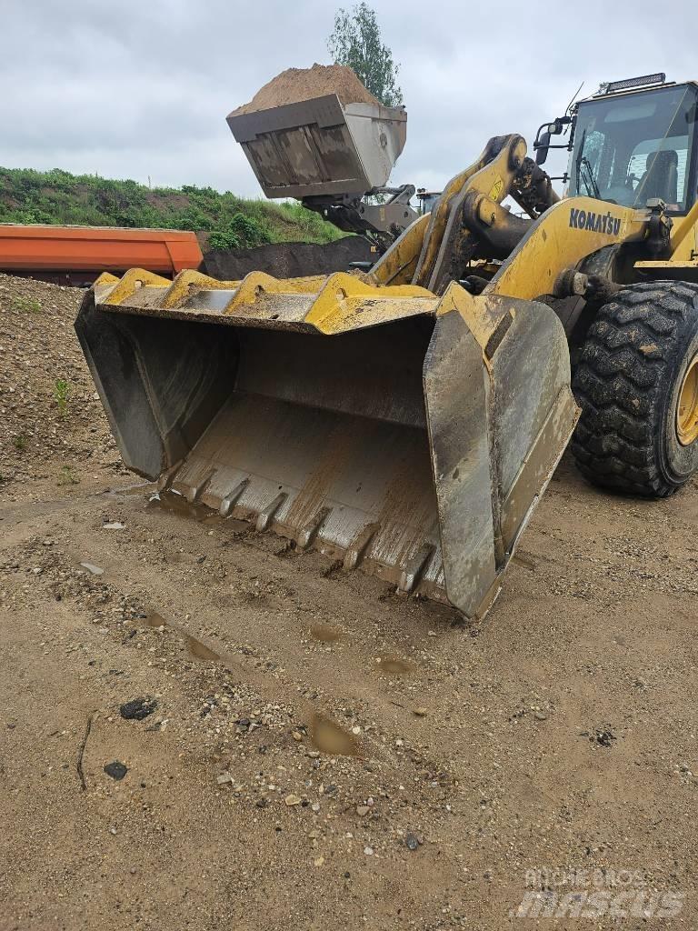 Komatsu WA 470 轮式装载机