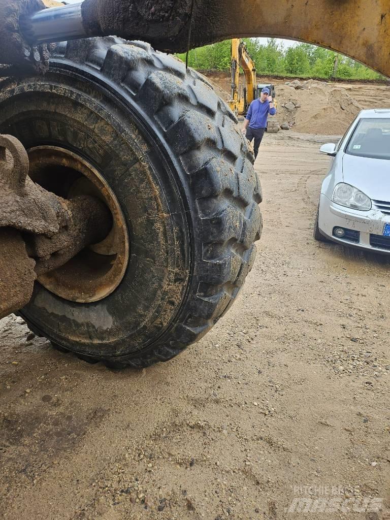 Komatsu WA 470 轮式装载机