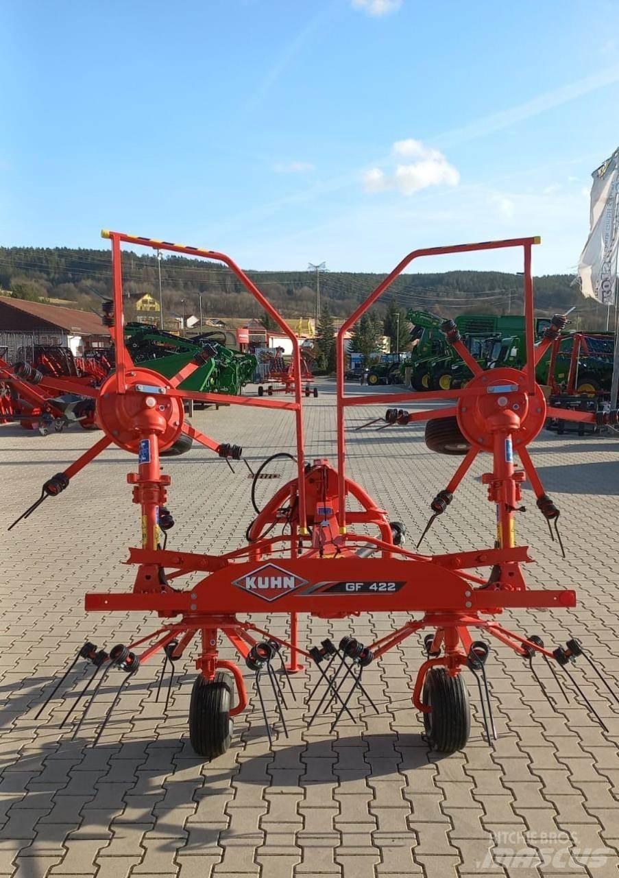 Kuhn GF 422 犁耙和摊草机