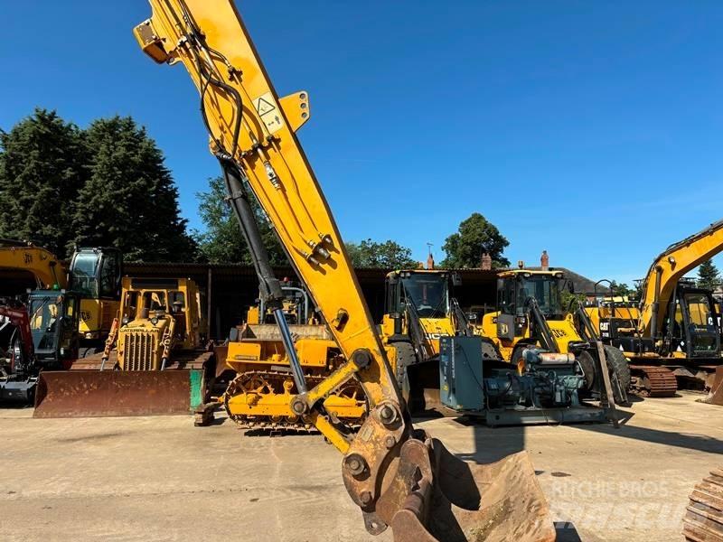 JCB JS 220 LR 履带挖掘机