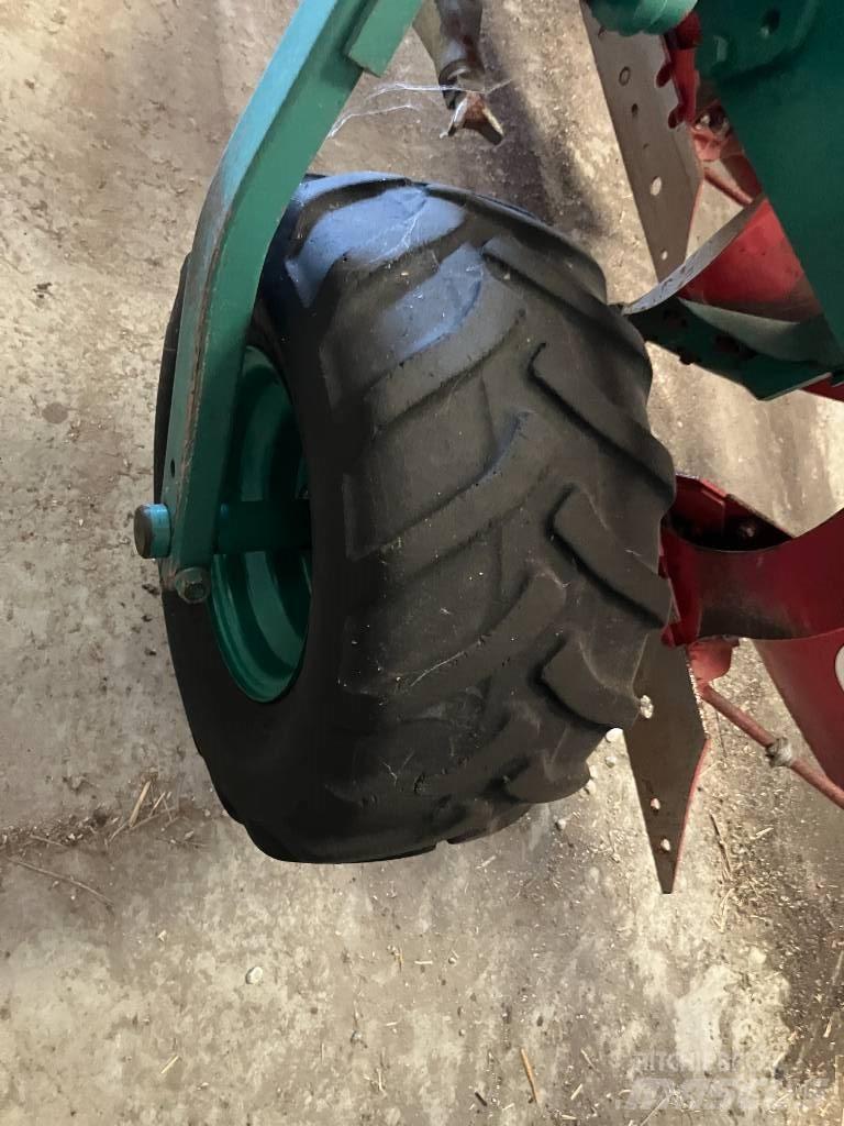 Kverneland PW100 双向犁