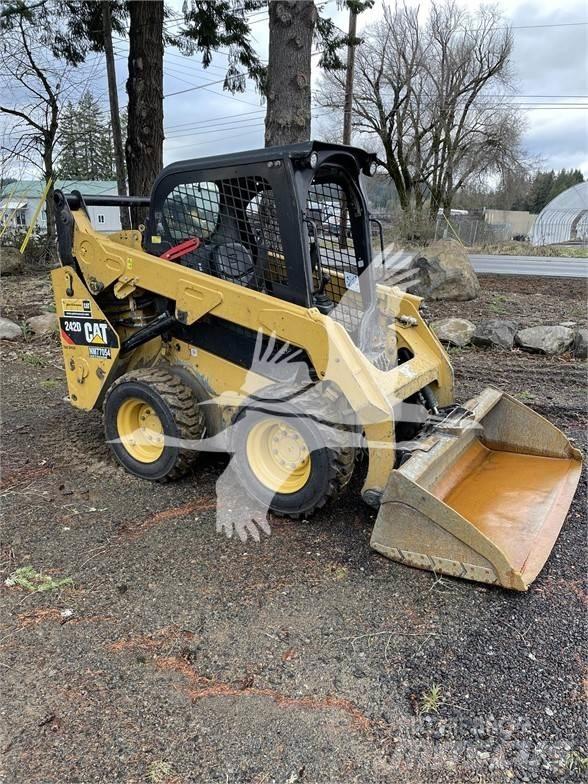 CAT 242D 滑移装载机