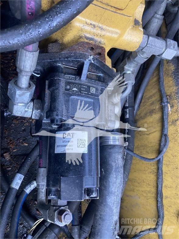 CAT 242D 滑移装载机
