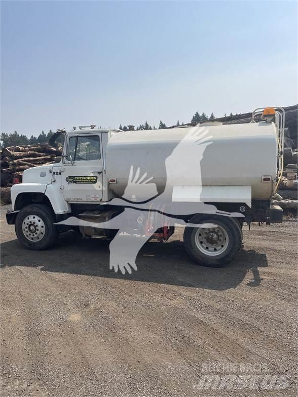 Ford 8000 水罐车