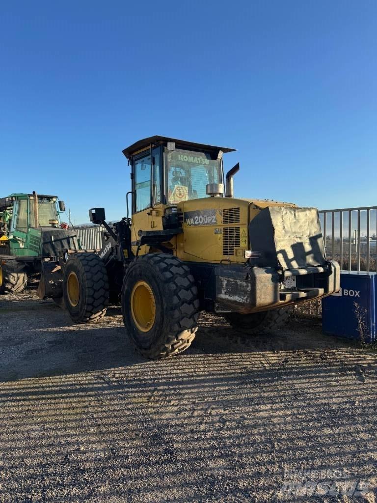 Komatsu WA 200 PZ-6 轮式装载机