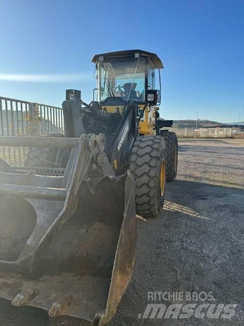 Komatsu WA 200 PZ-6 轮式装载机