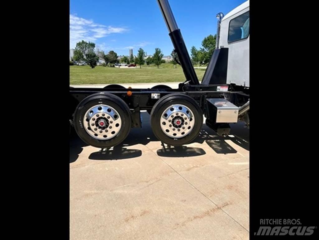 Kenworth T 880 牵引车