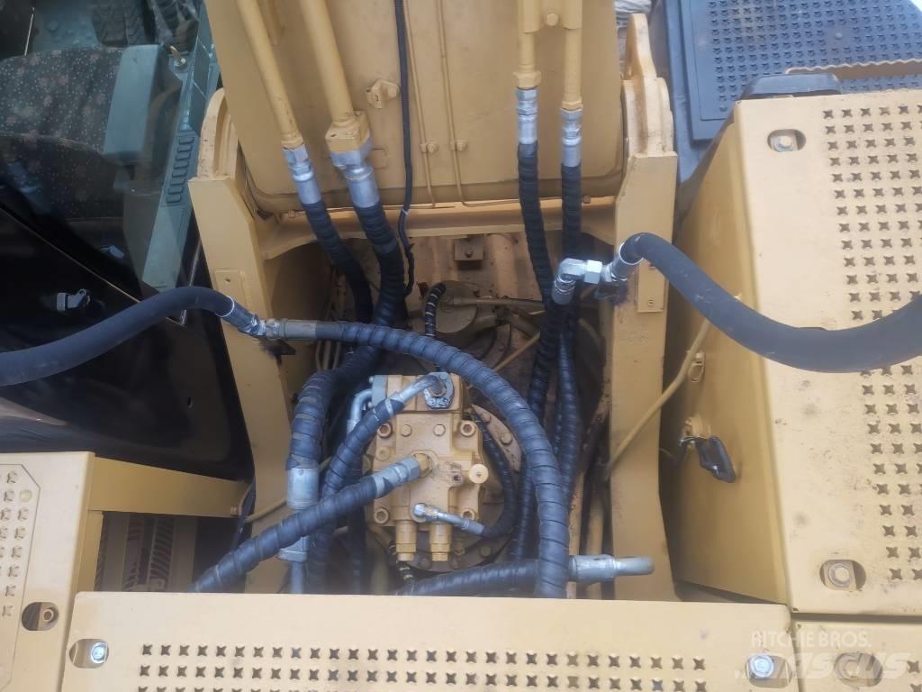 CAT 330 D 履带挖掘机