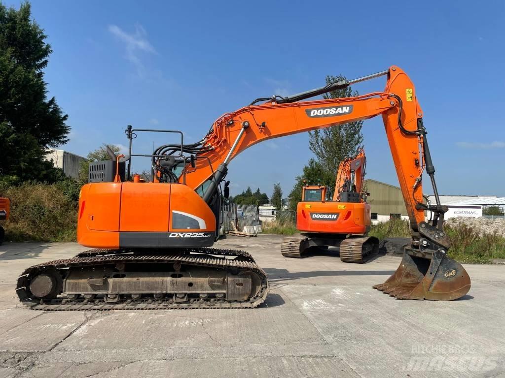 Doosan DX 235 LCR-5 履带挖掘机