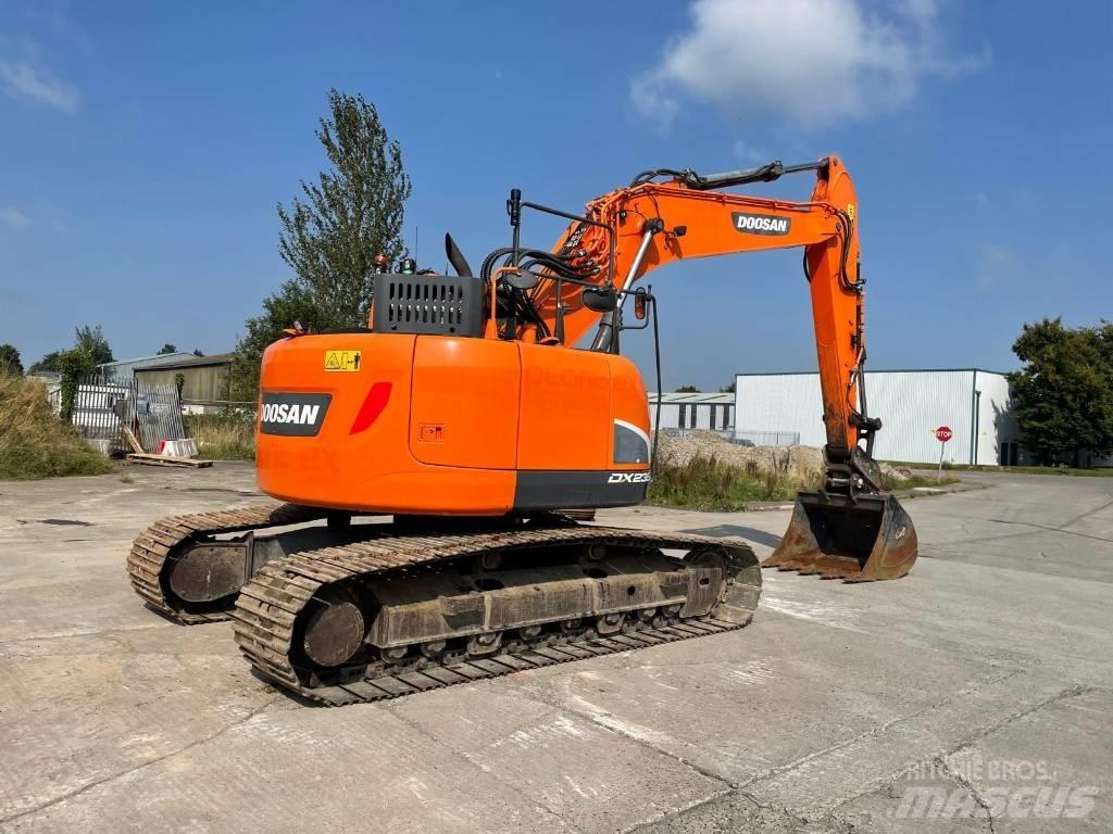 Doosan DX 235 LCR-5 履带挖掘机
