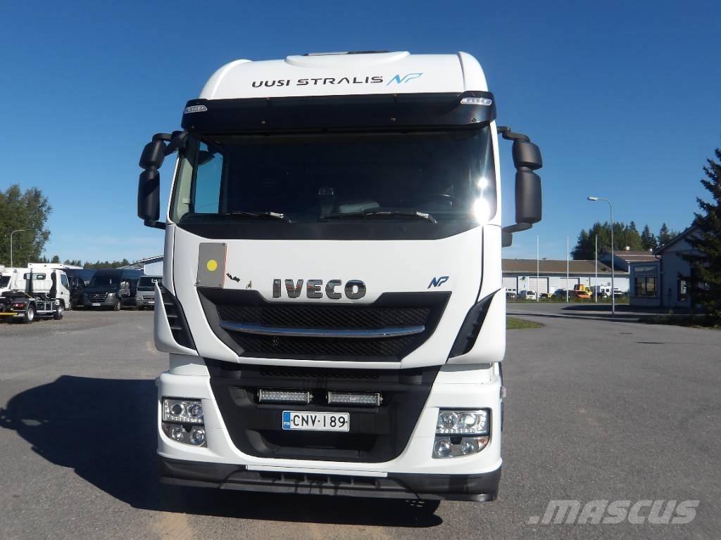 Iveco AS 440STX LNG 牵引车