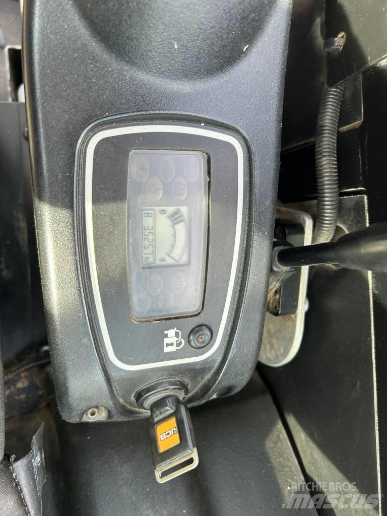 JCB 8026 CTS 小型挖掘机