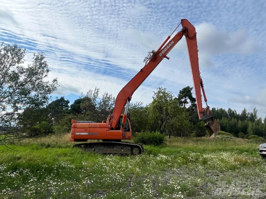 Doosan DX 225 LC 长臂挖掘机