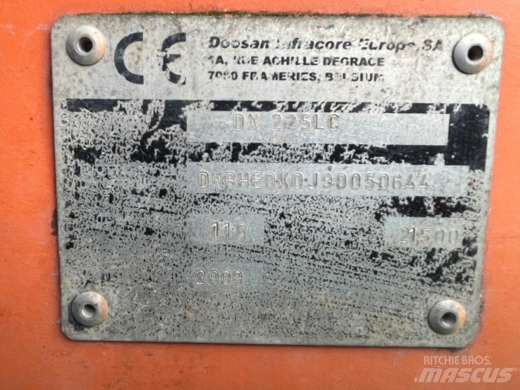 Doosan DX 225 LC 长臂挖掘机