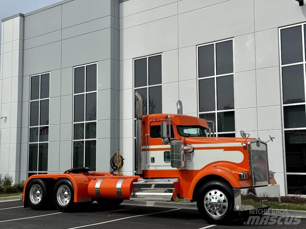 Kenworth W900 牵引车