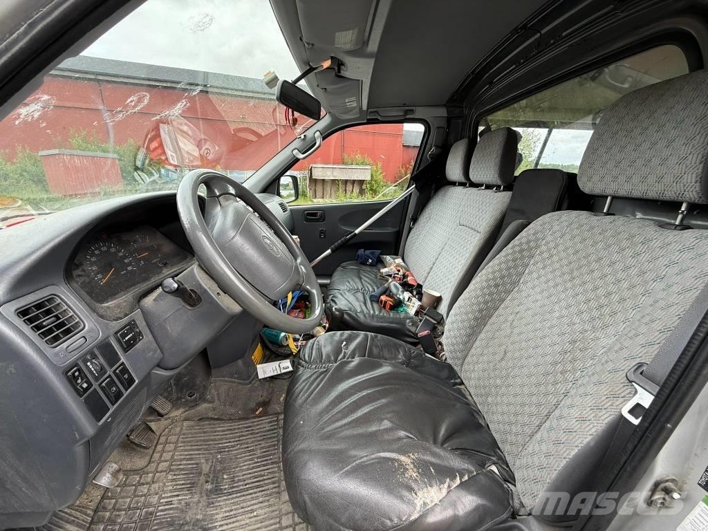 Toyota Hiace 4x4 大型面包车