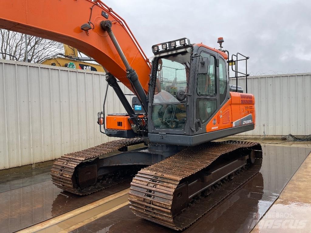 Doosan DX 225 LC-5 履带挖掘机