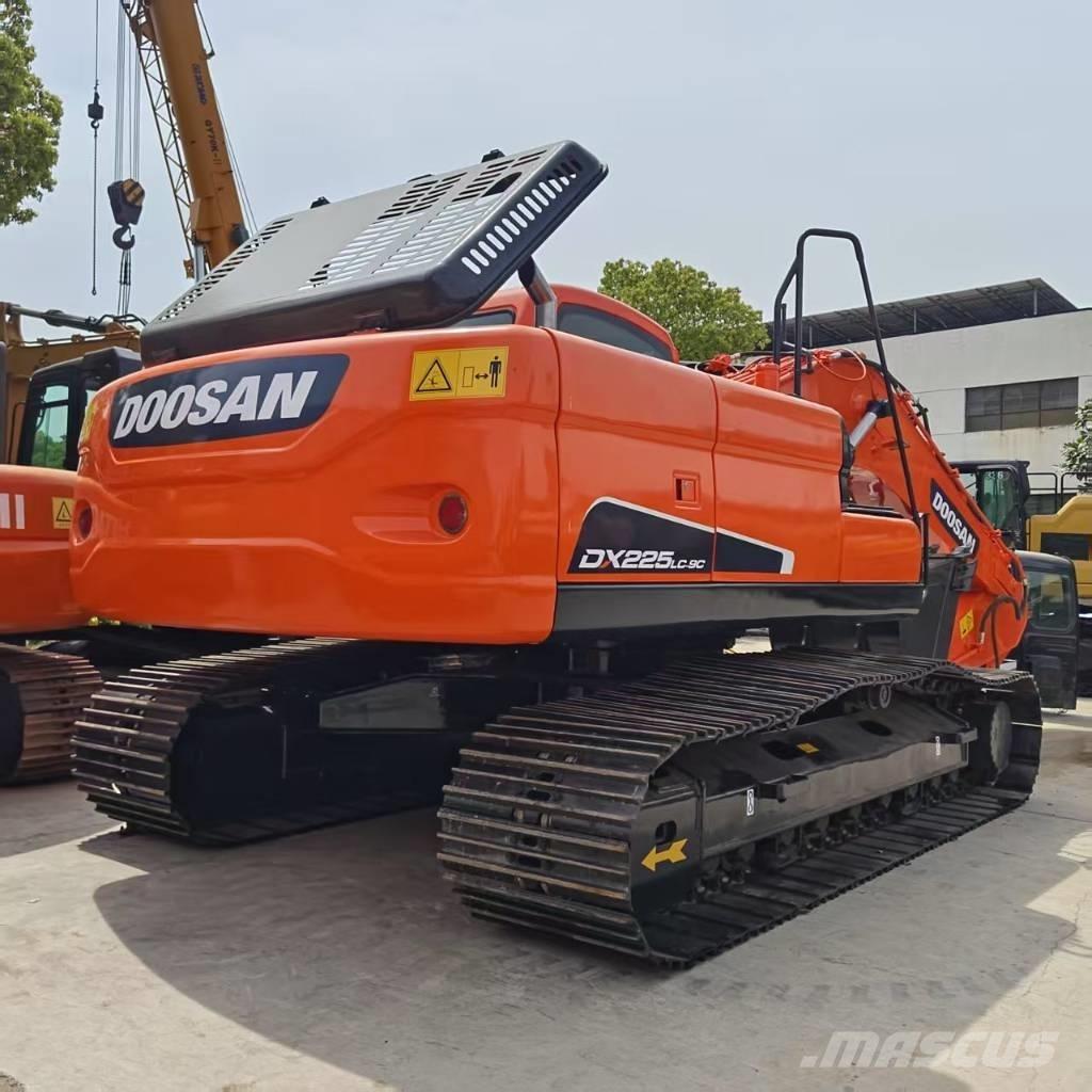 Doosan DX 225 履带挖掘机