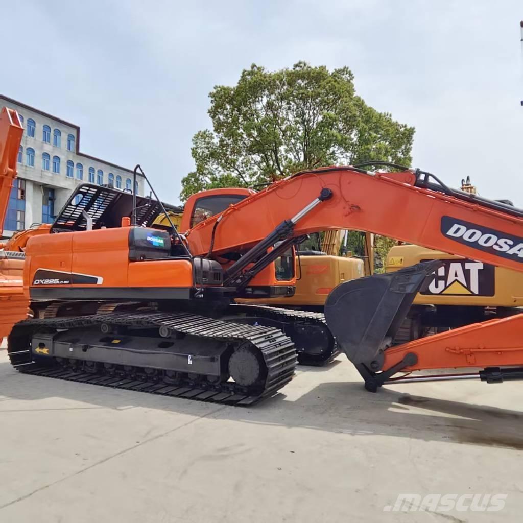 Doosan DX 225 履带挖掘机