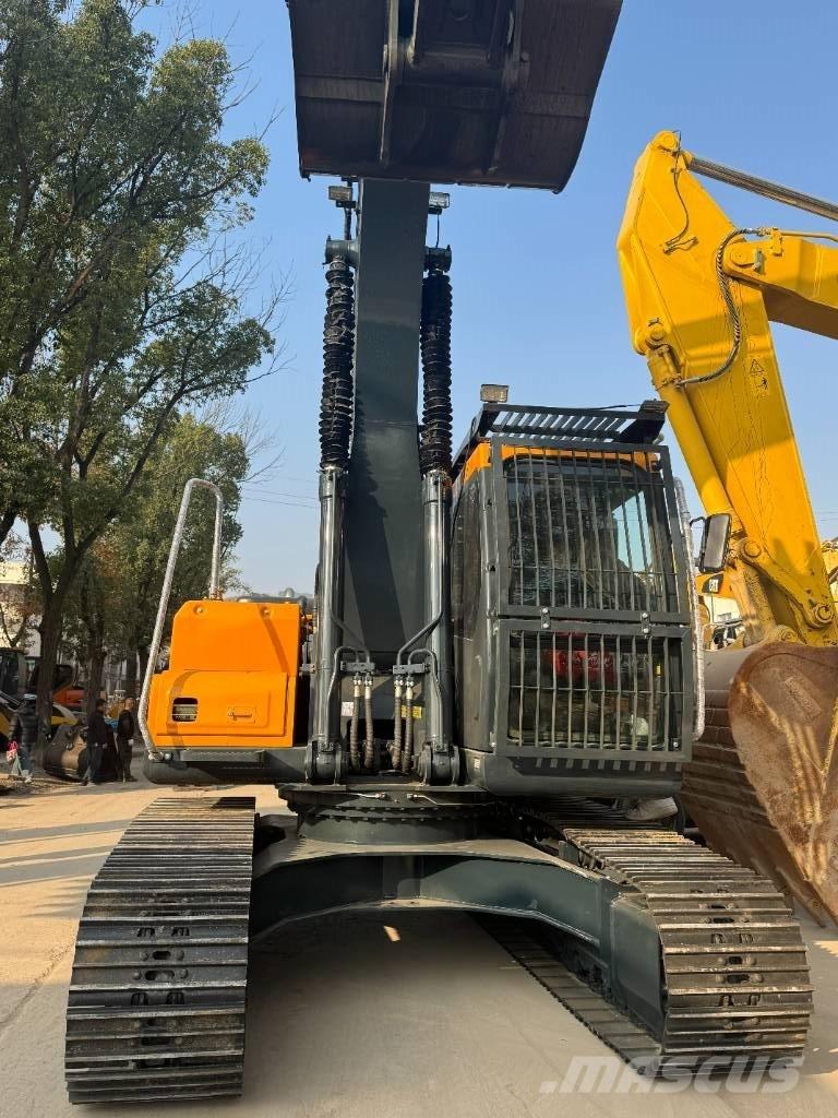 Hyundai HX 220 中型挖掘机
