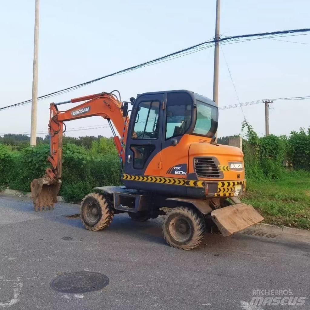 Doosan DX60W 轮式挖掘机