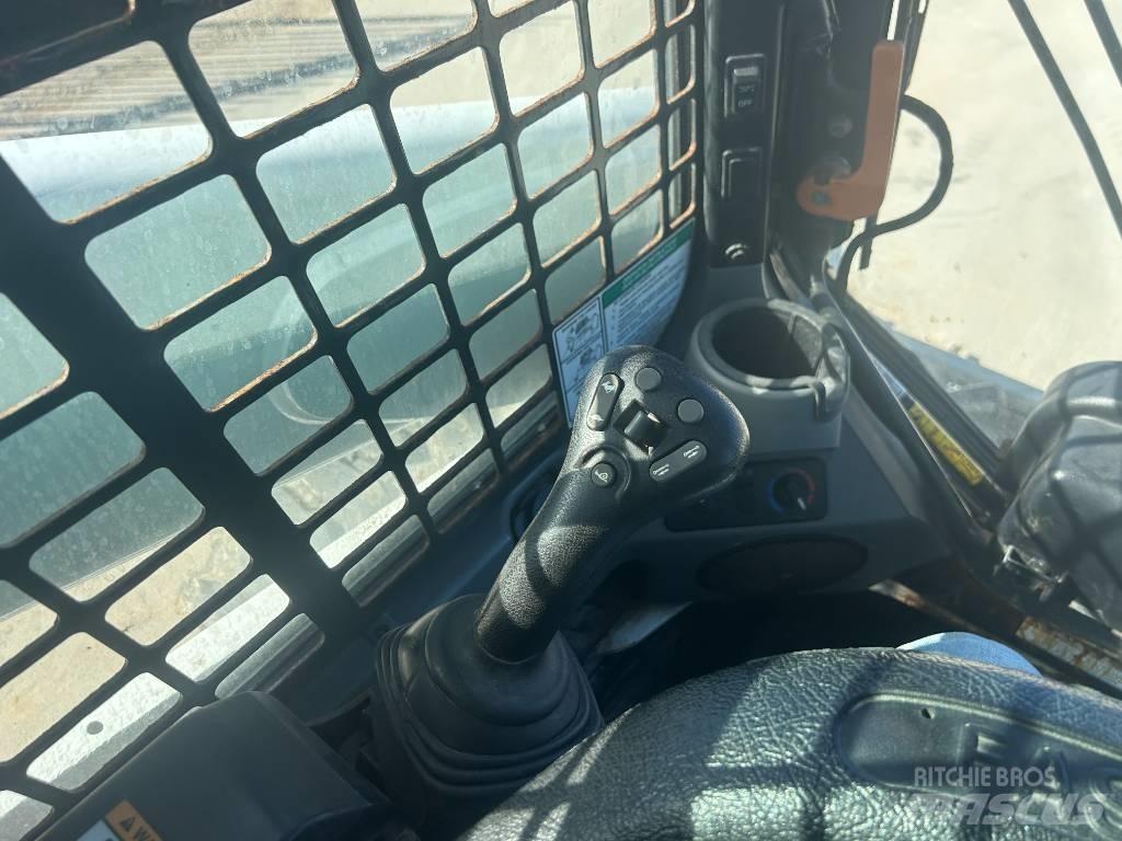 Bobcat S740 滑移装载机