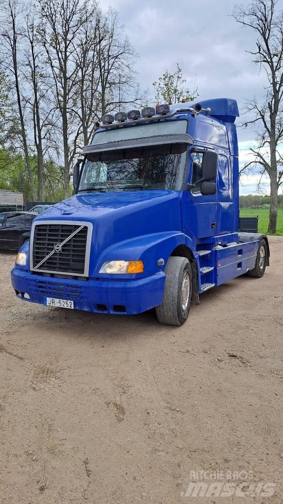 Volvo NH 12 牵引车