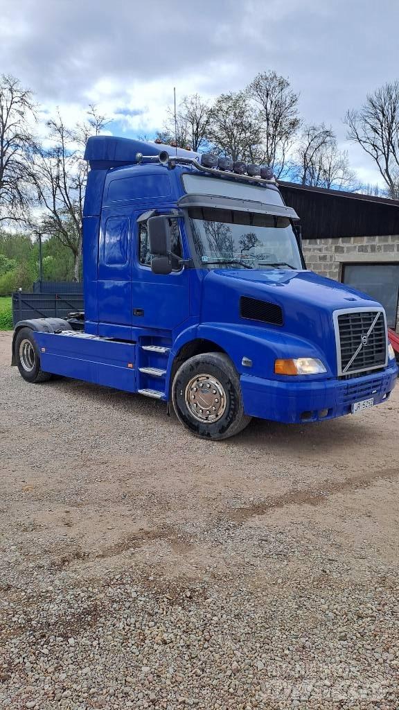 Volvo NH 12 牵引车