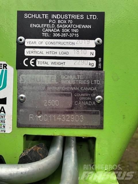 Schulte GIANT 2500 捡石机