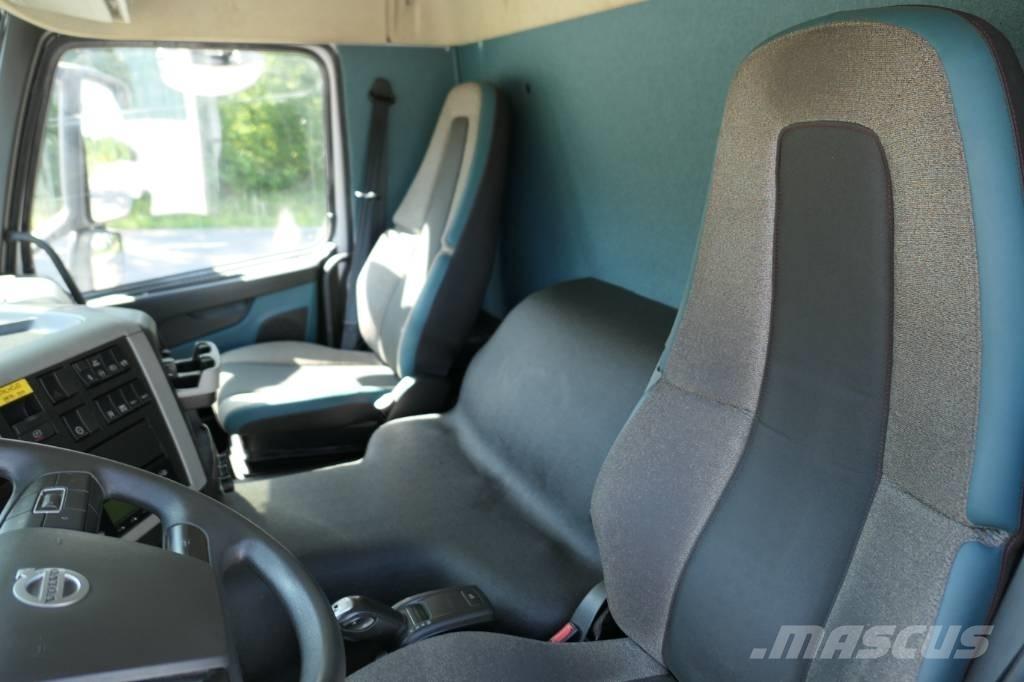 Volvo FM330 4x2 冷藏车