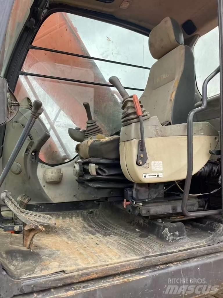 Hitachi ZX 200 水陆两栖挖掘机