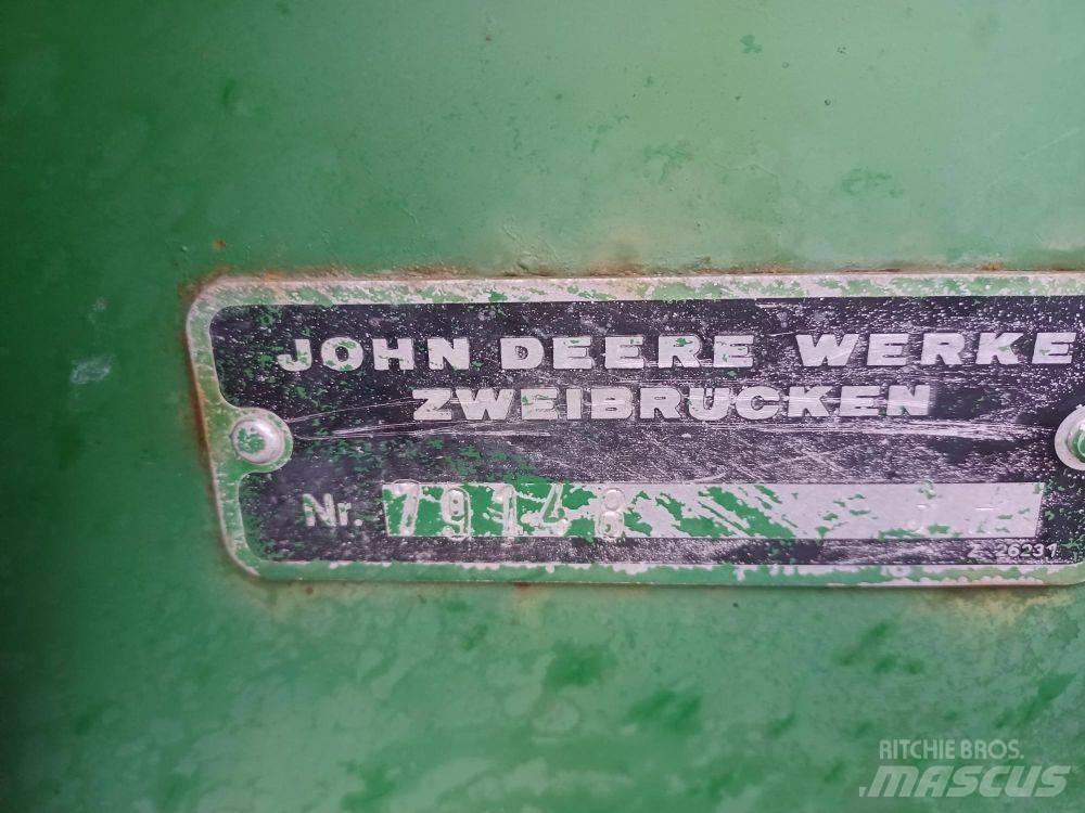 John Deere 1000 手扶中耕机
