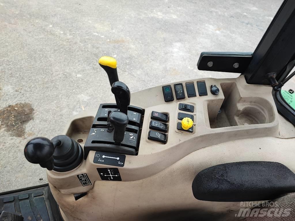 John Deere 3720 小型拖拉机