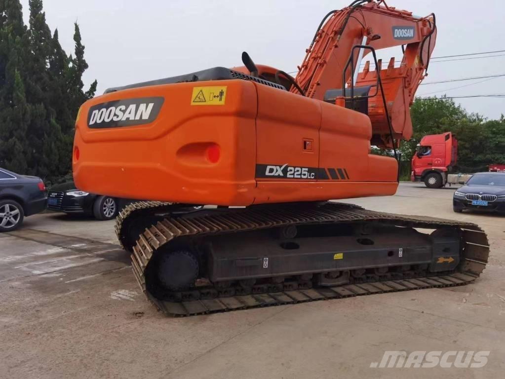 Doosan DX 225 履带挖掘机