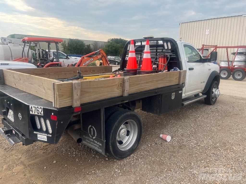 RAM 5500 平板栏板货车