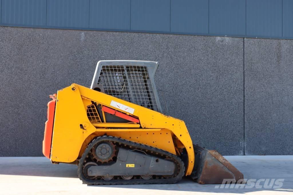 Bobcat T 140 滑移装载机
