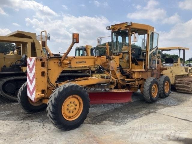 Komatsu GD 405 A-2 平地机/推土机