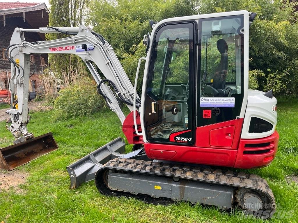 Takeuchi TB250-2 小型挖掘机