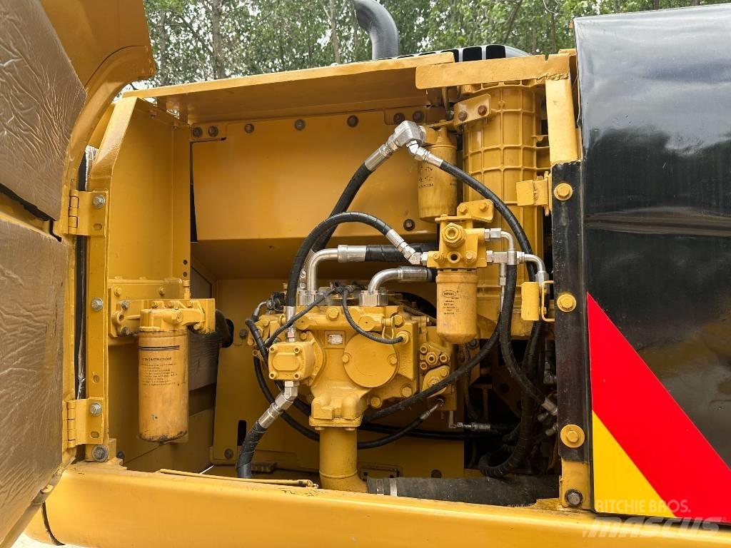 CAT 320D 履带挖掘机
