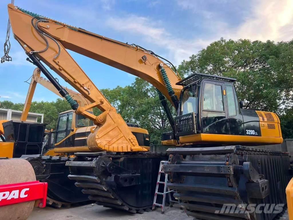 CAT 320 D2 水陆两栖挖掘机