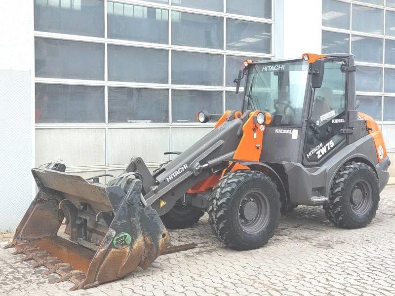 Hitachi ZW 75-6 滑移装载机