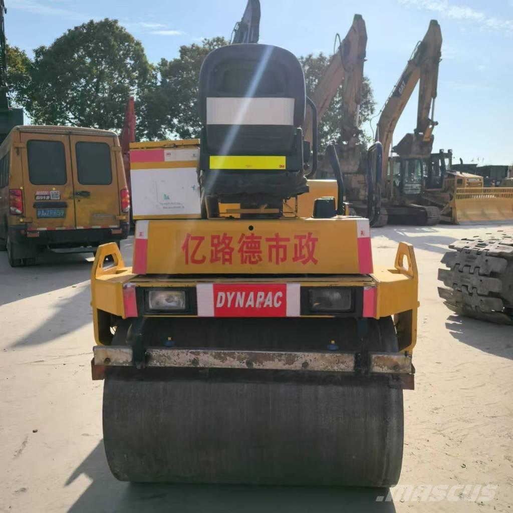 Dynapac CC 142 双轮压路机