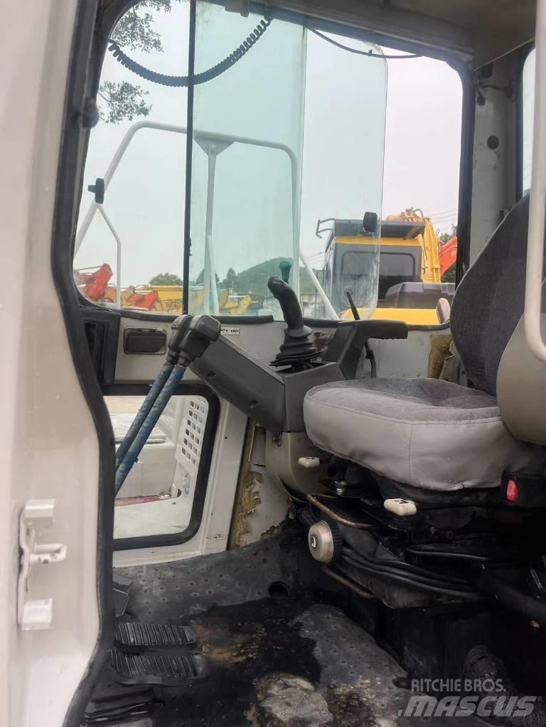 Takeuchi TB180C 履带挖掘机