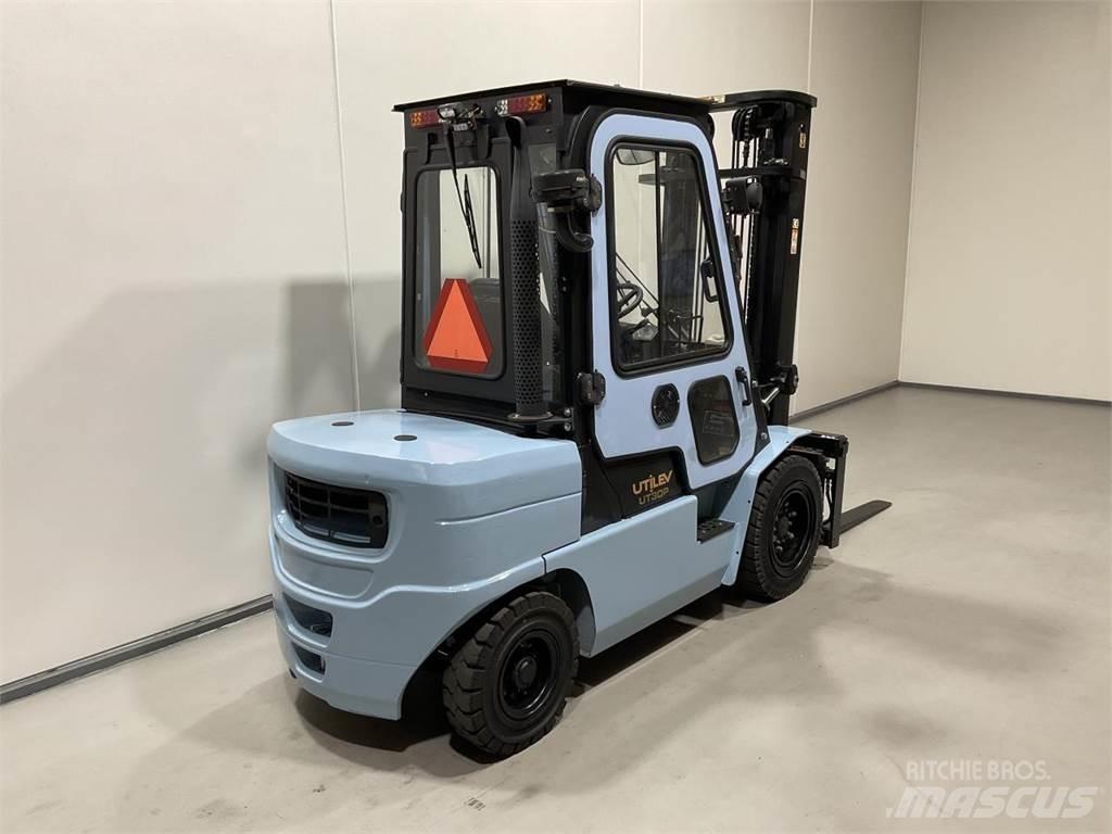 Utilev UT30P 柴油叉车