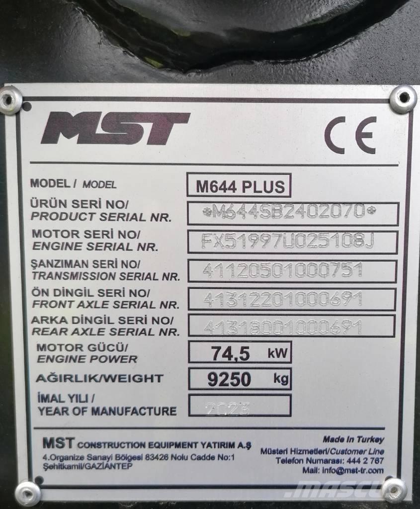 MST M644PLUS 反铲装载机