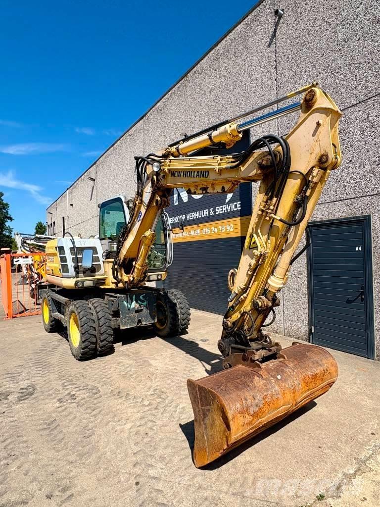 New Holland MH 2.6 轮式挖掘机
