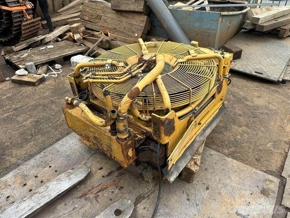 CAT 950g radiator 散热器