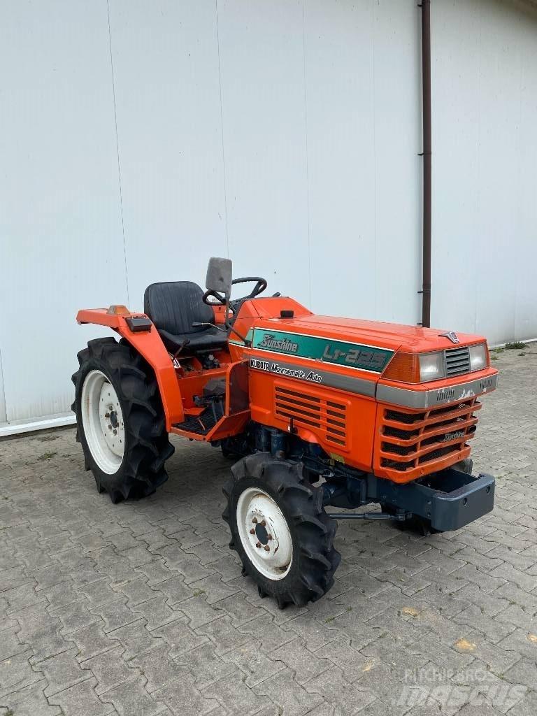 Kubota L1-225 小型拖拉机