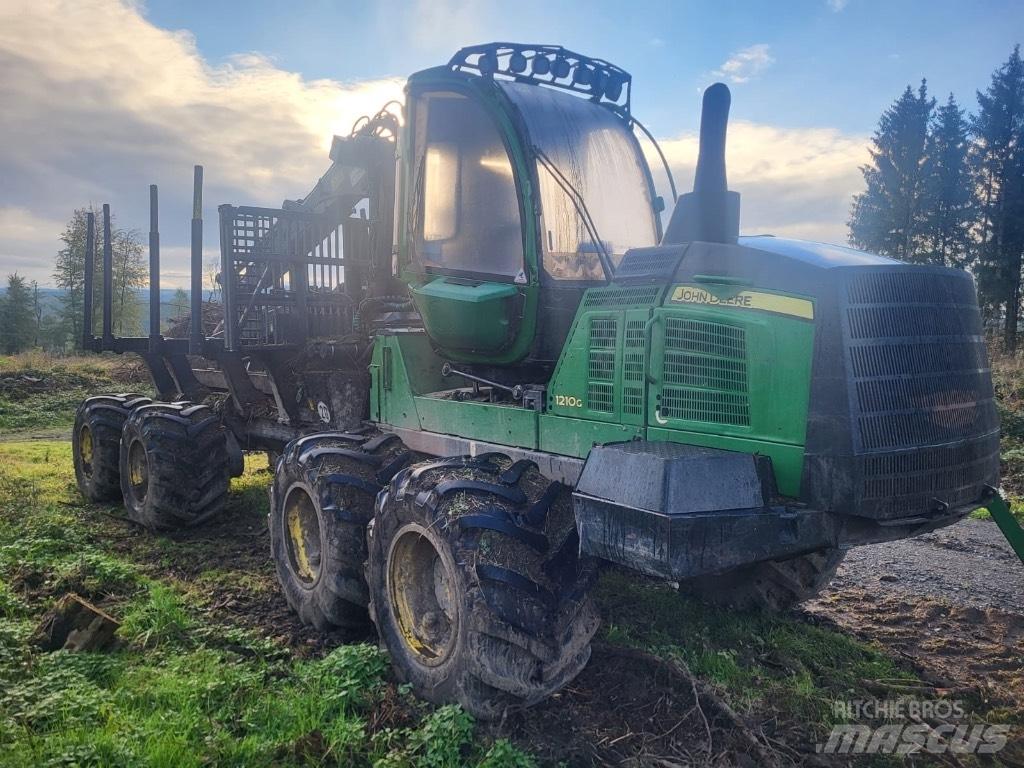 John Deere 1210 G 集运机